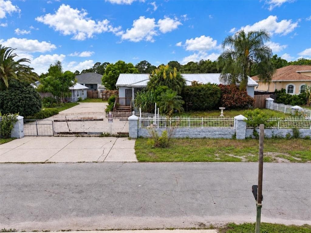 4702 Olive Ave, Lehigh Acres, photo 2