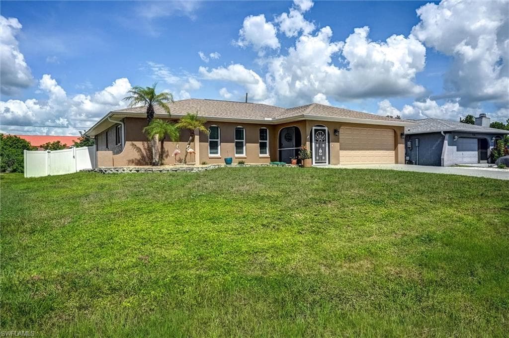 726 Calvert Ave, Port Charlotte, photo 2