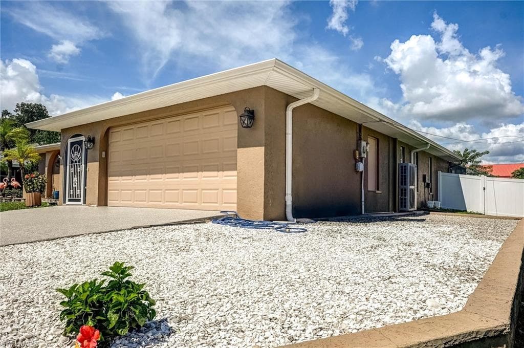 726 Calvert Ave, Port Charlotte, photo 3