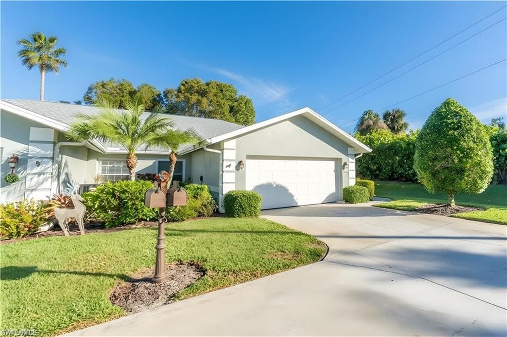 1704 Royal Cir #602, Naples