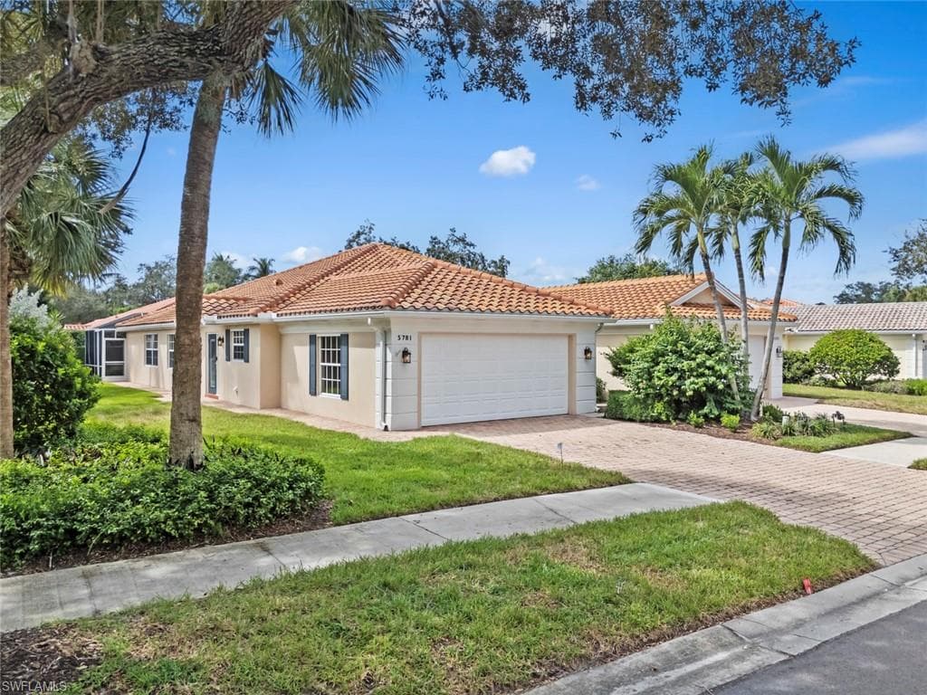 5781 Drummond Way, Naples, photo 2