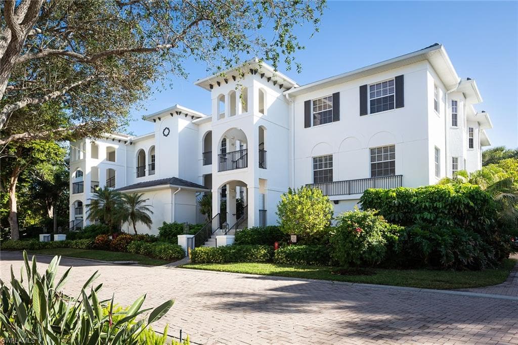 790 Bentwater Cir #203, Naples