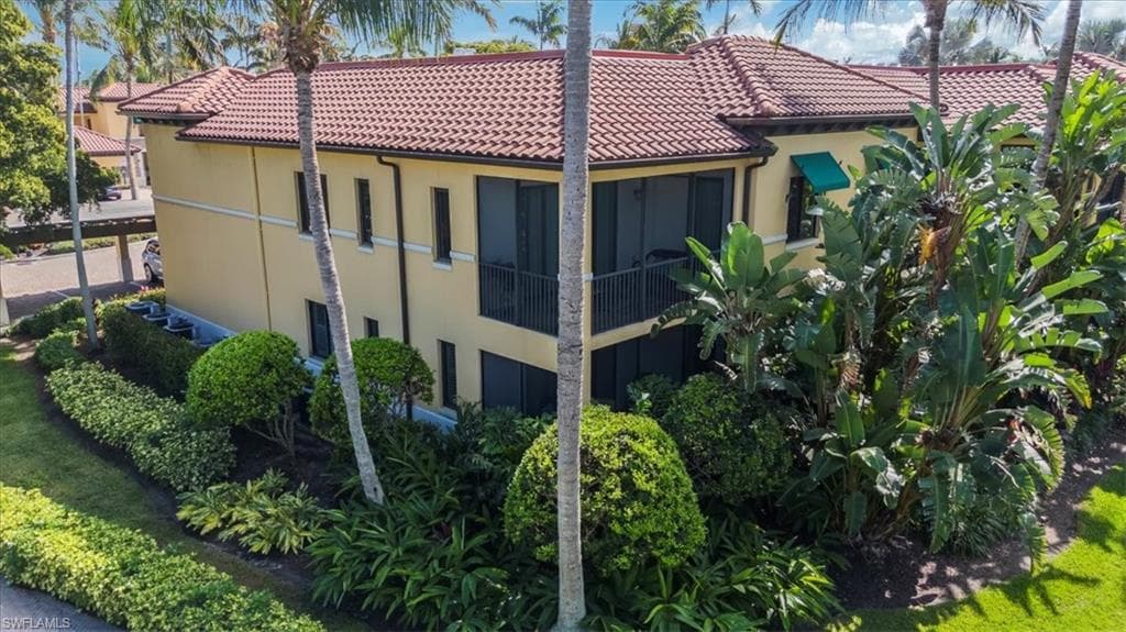 965 Sandpiper St #j107, Naples
