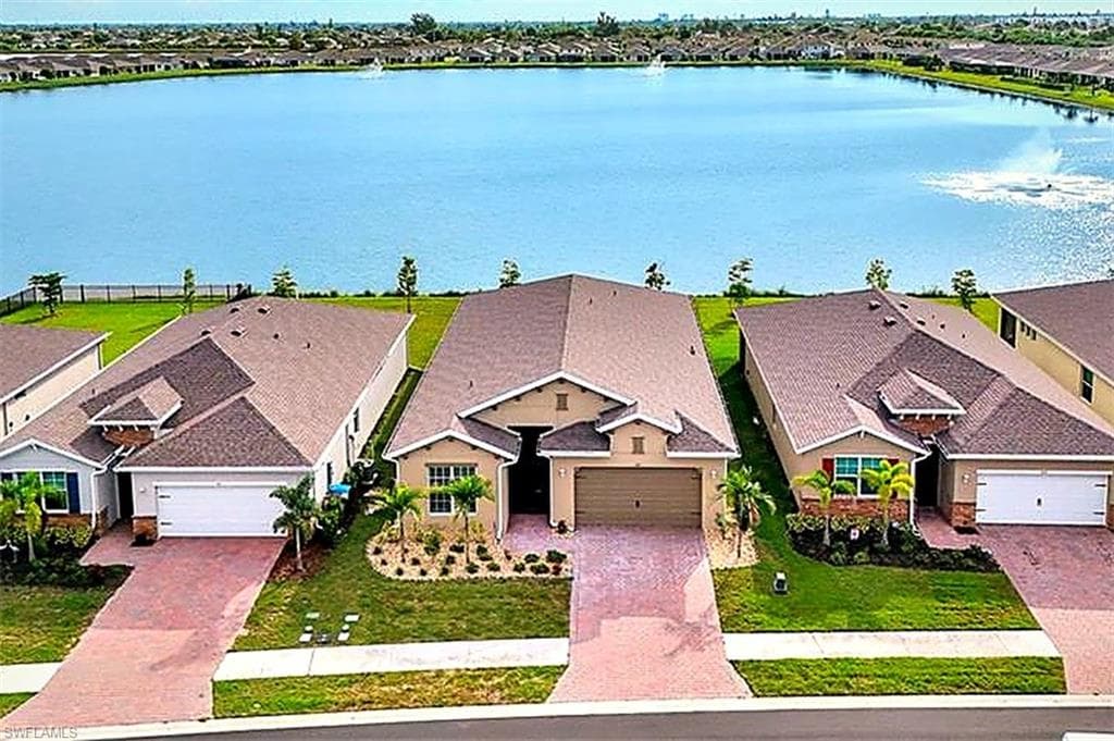 447 Spring Hill Lake Loop, Cape Coral