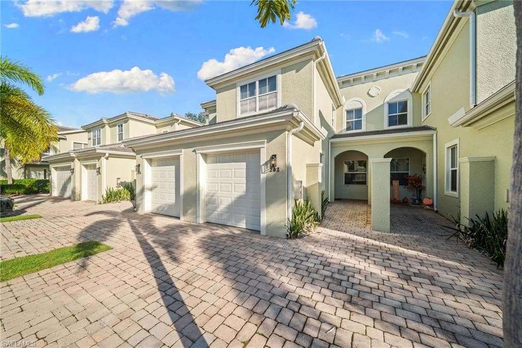 1405 Mariposa Cir #11202, Naples