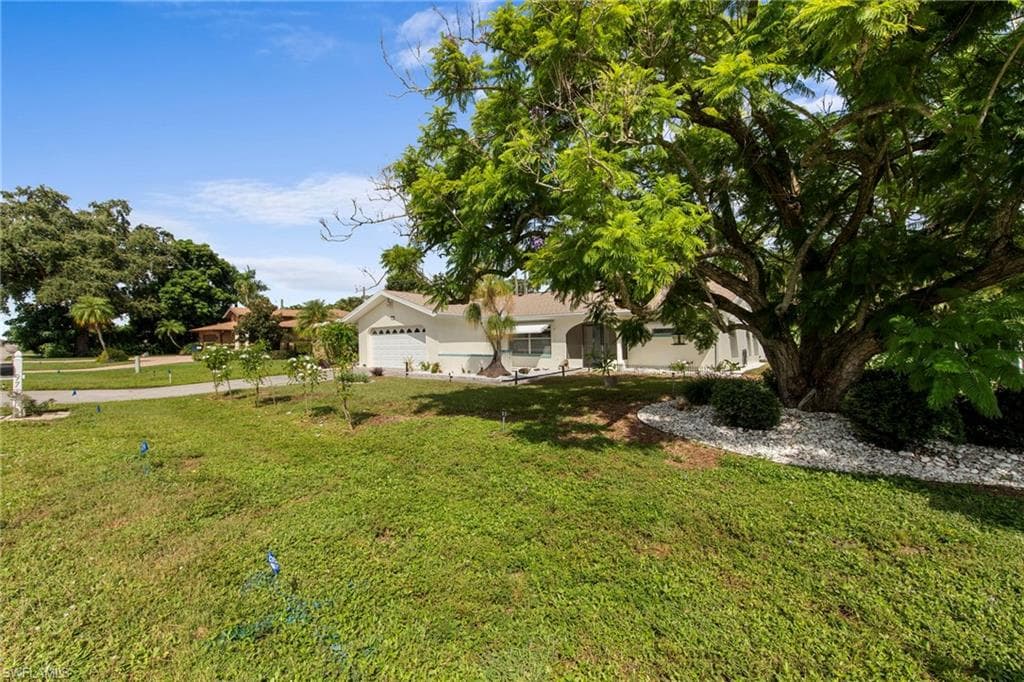 971 Town And River Dr, Fort Myers, photo 2