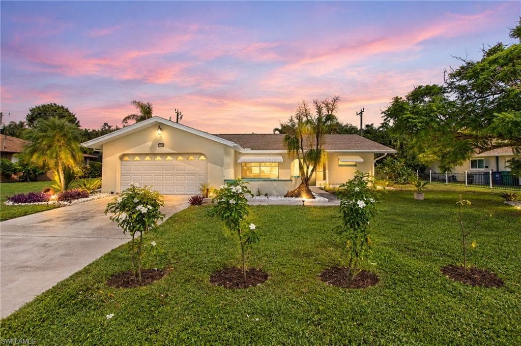 971 Town And River Dr, Fort Myers
