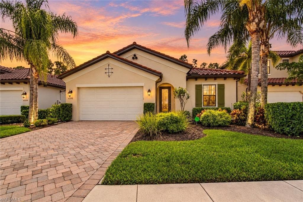 4395 Raffia Palm Cir, Naples