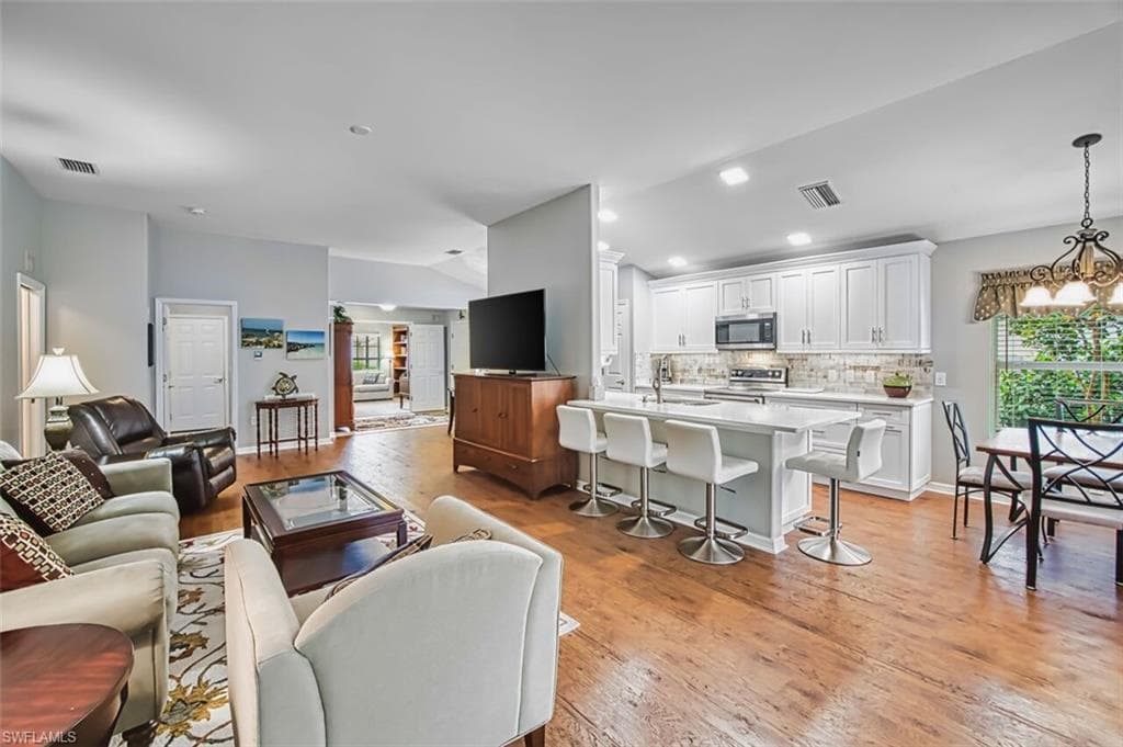 9521 Hemingway Ln, Fort Myers