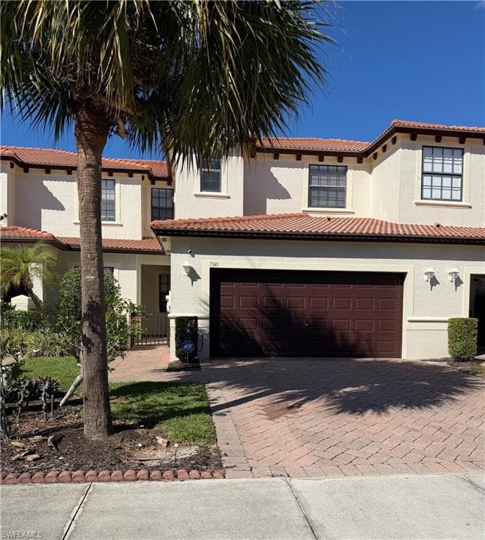 7341 Bristol Cir, Naples
