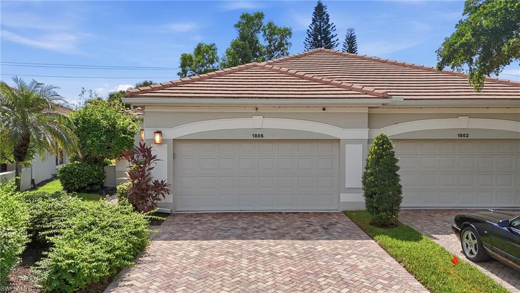 1806 Leamington Ln, Naples