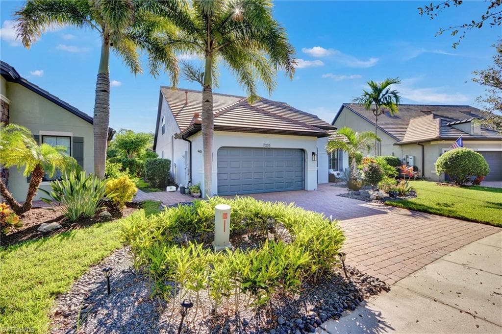 7235 Live Oak Dr, Naples, photo 2