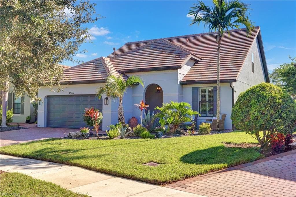 7235 Live Oak Dr, Naples