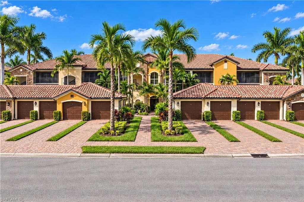 9521 Avellino Way #2422, Naples