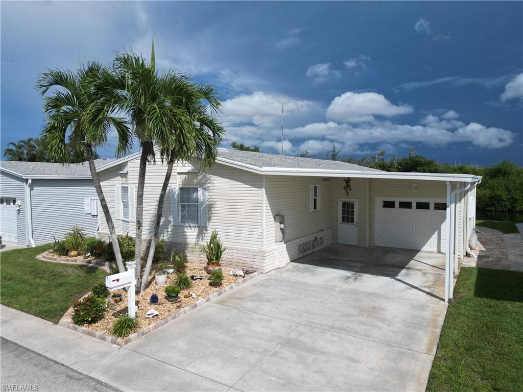 17611 Canal Cove Ct, Fort Myers Beach, photo 2