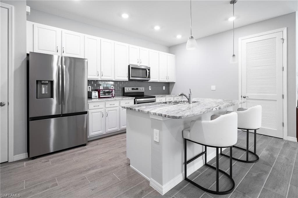 1127 Town And River Dr, Fort Myers, photo 3