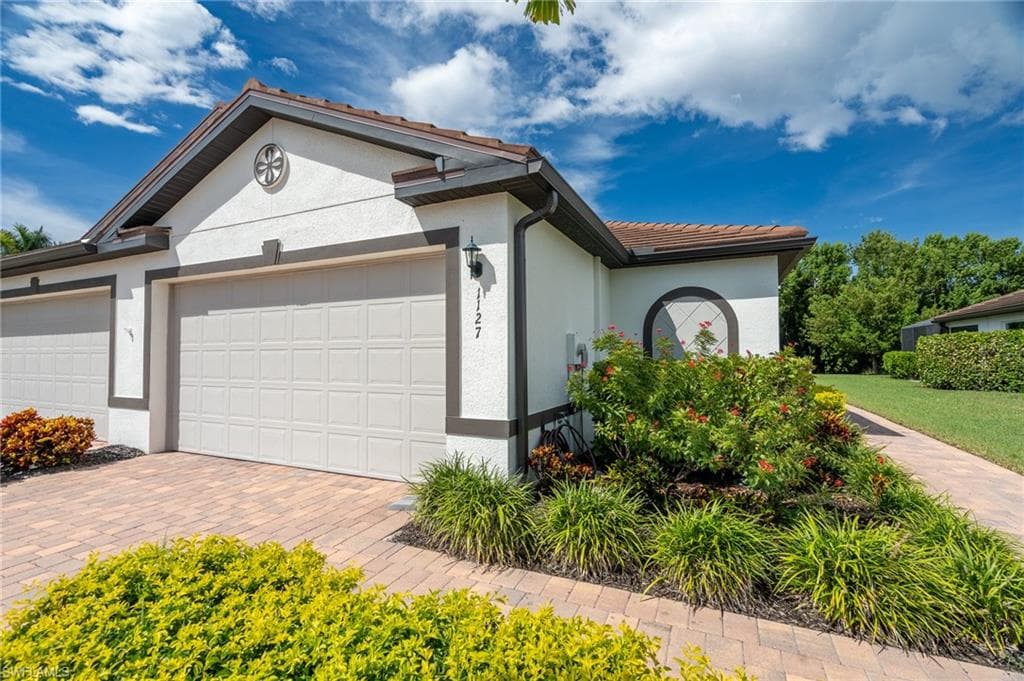 1127 Town And River Dr, Fort Myers