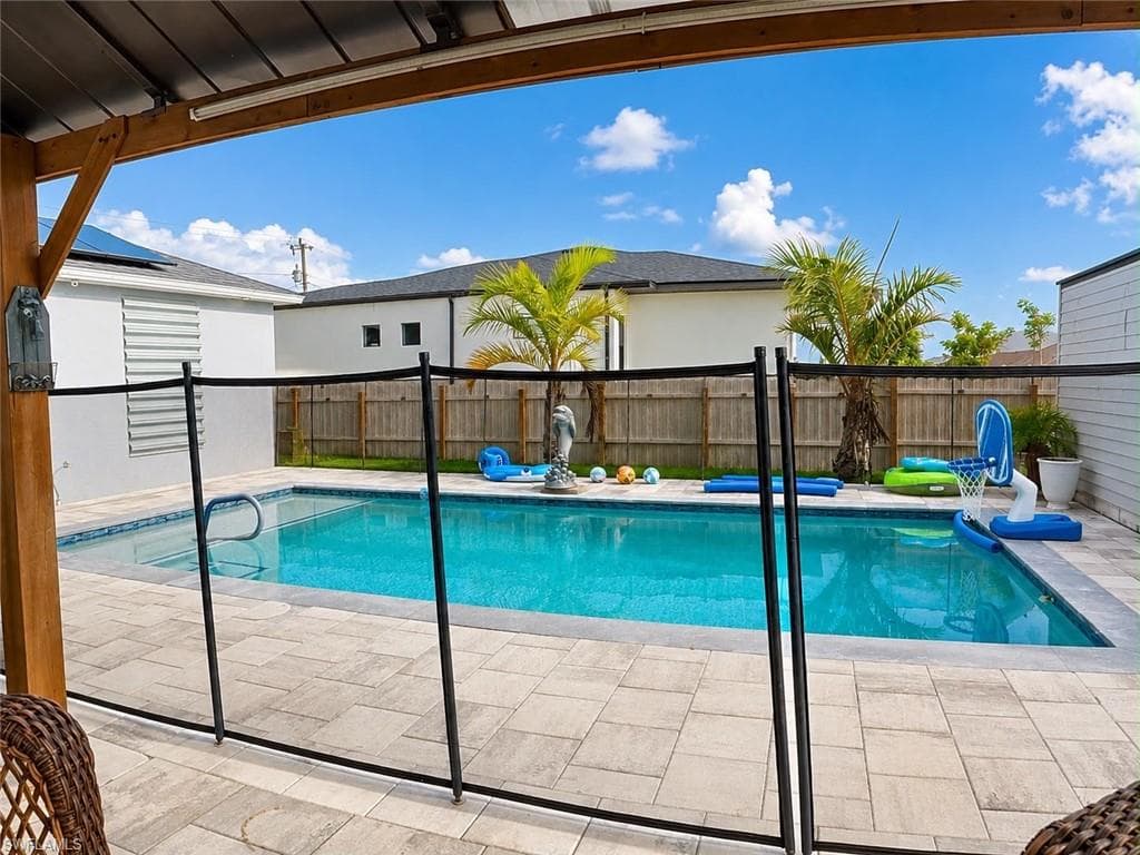 2224 1st Pl, Cape Coral, photo 2