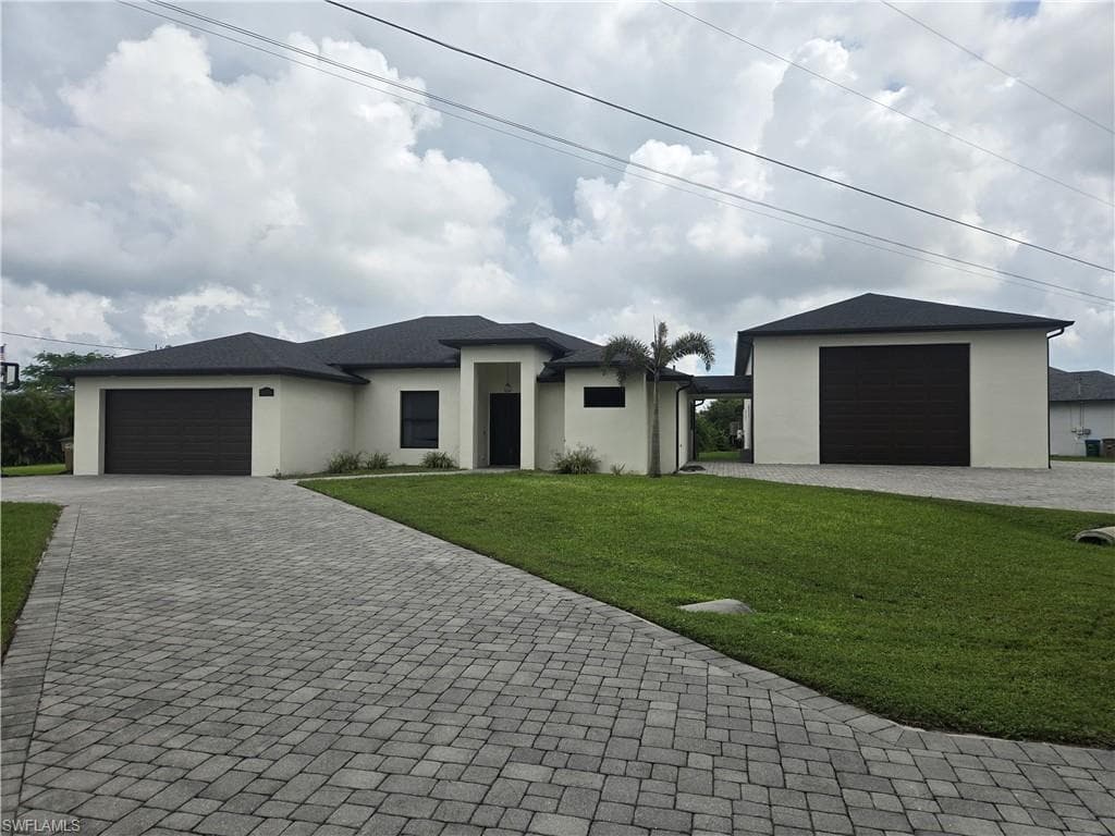 1005 15th Pl, Cape Coral