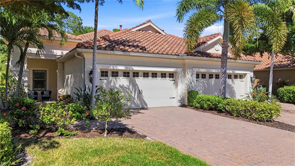 10032 Montevina Dr, Estero, photo 2