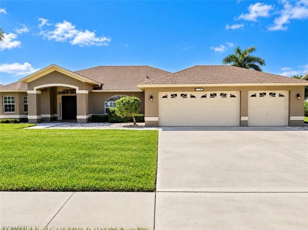 738 Milwaukee Blvd, Lehigh Acres, photo 3