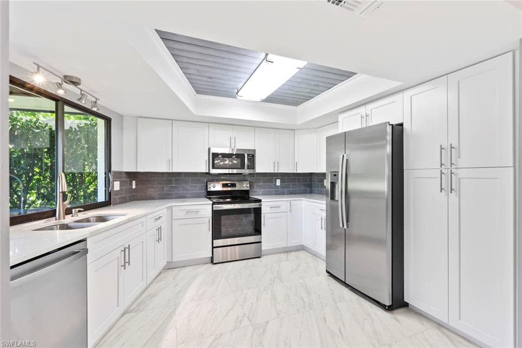 183 Round Key Cir #d4, Lakewood Villas