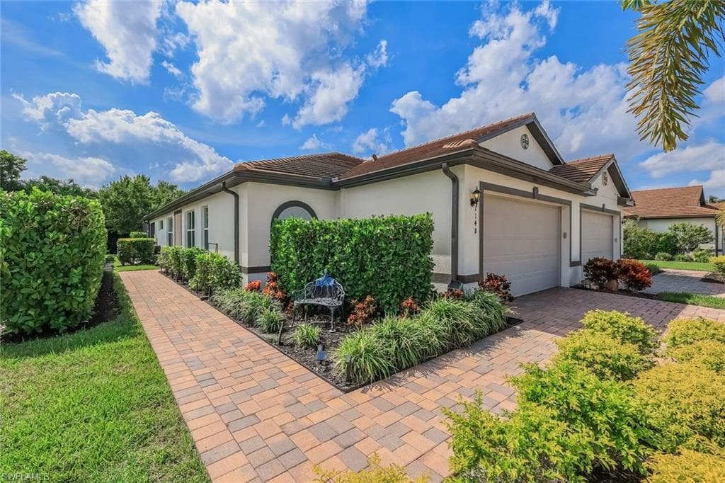 1148 Town And River Dr, Fort Myers, photo 2