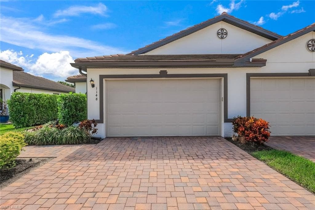 1148 Town And River Dr, Fort Myers