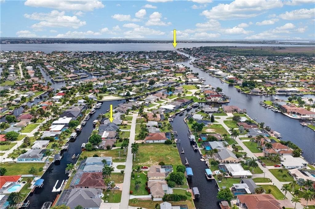4933 Seville Ct, Cape Coral, photo 2