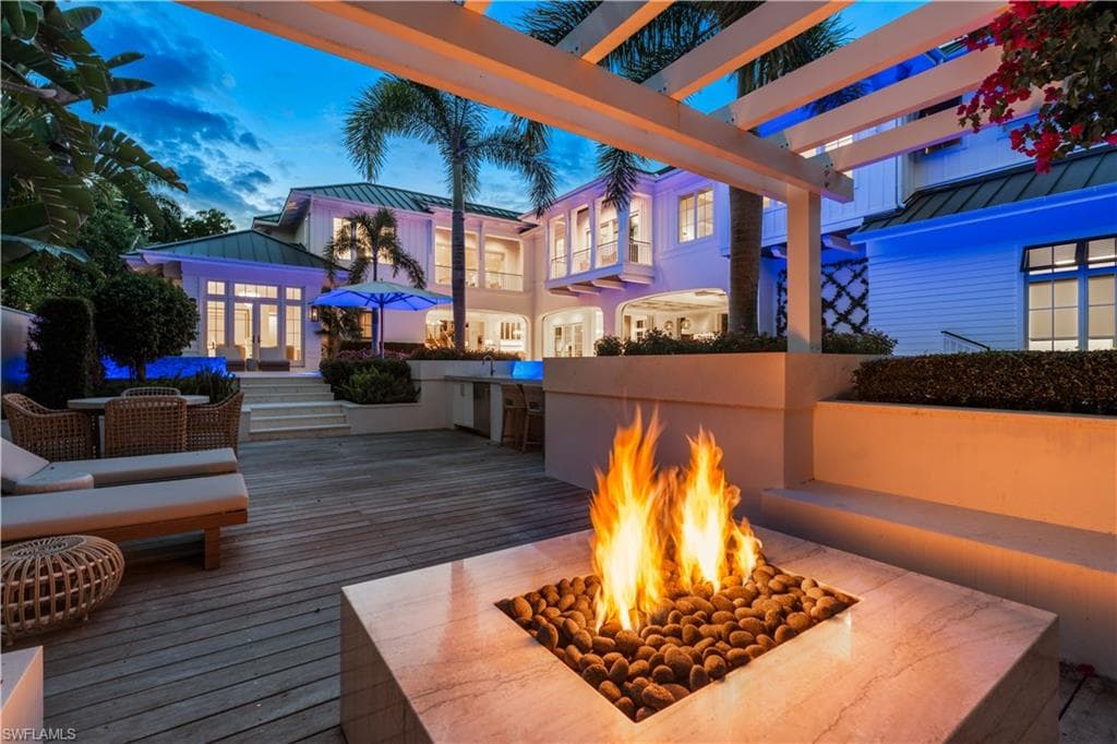 1675 Gordon Dr, Naples