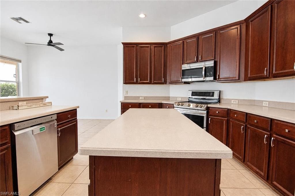 2656 Fairmont Isle Cir, Cape Coral, photo 2