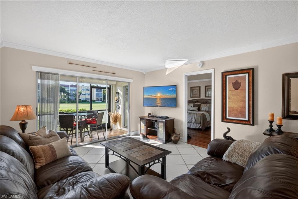 201 Quail Forest Blvd #109, Naples
