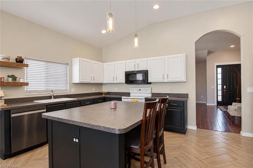 2620 Bellingham Ct, Cape Coral, photo 2