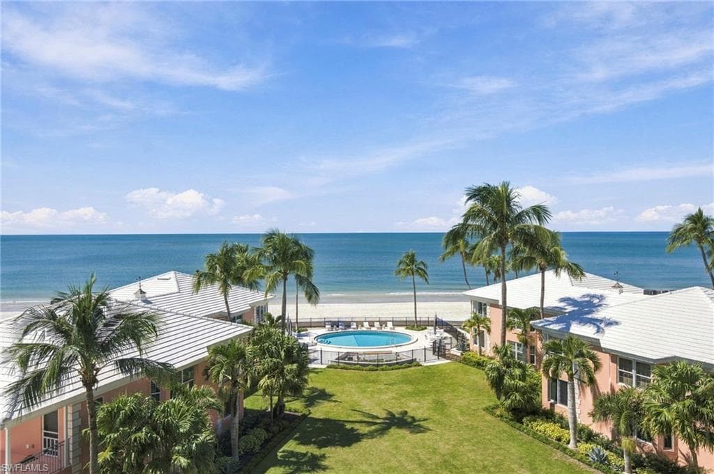 2401 Gulf Shore Blvd #52, Naples