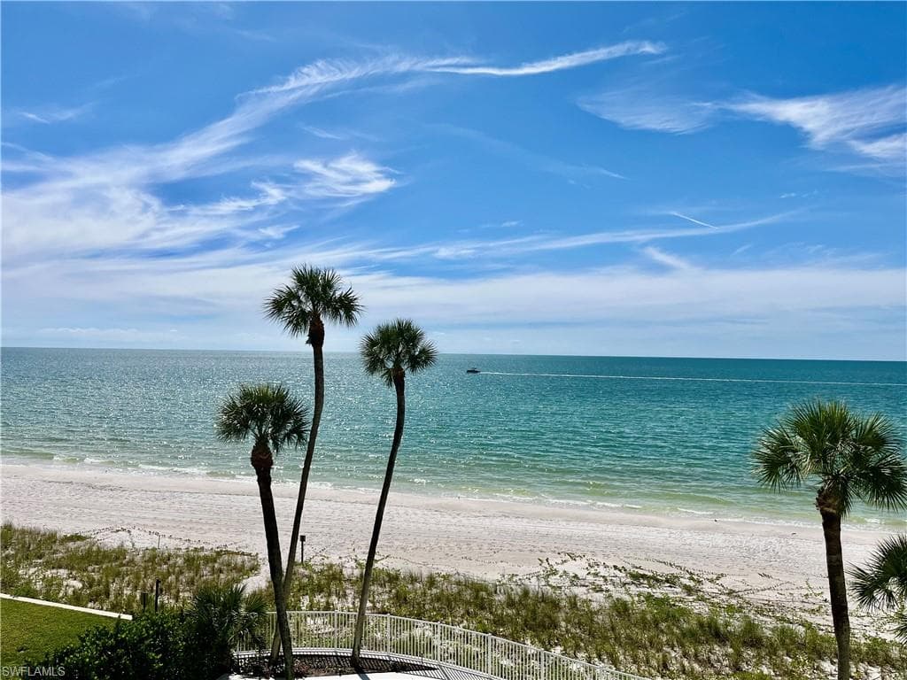 2885 Gulf Shore Blvd #304, Naples