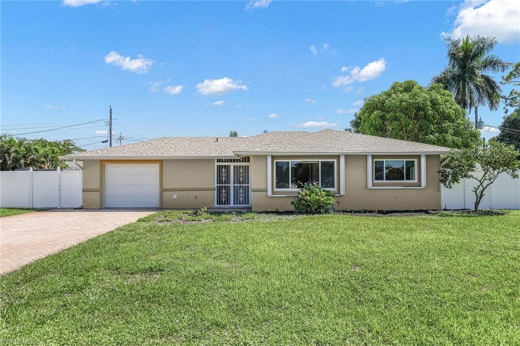 4690 Capri Dr, Naples