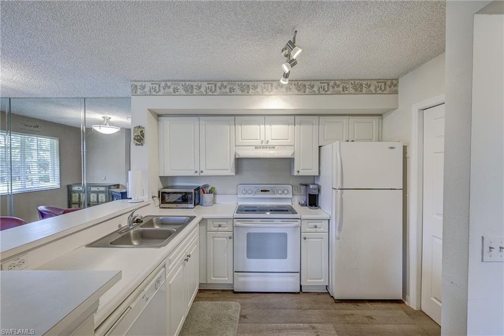 1185 Wildwood Lakes Blvd #208, Naples, photo 2