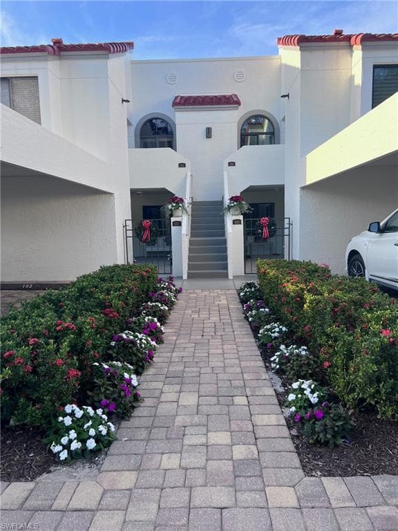 619 Beachwalk Cir #i201, Naples