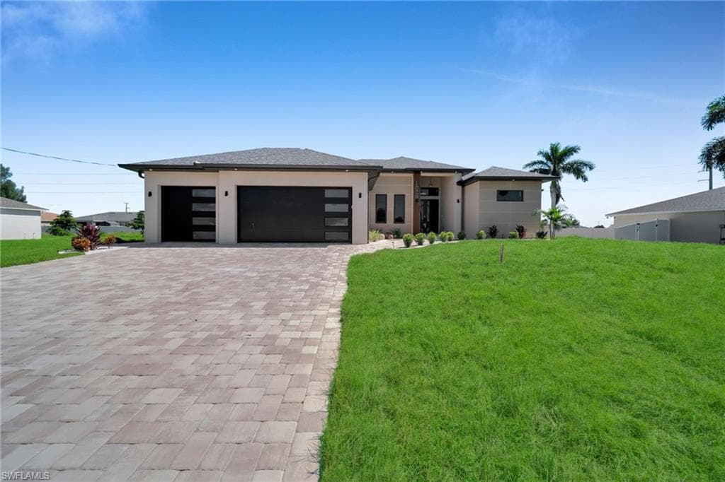 1029 24th Pl, Cape Coral