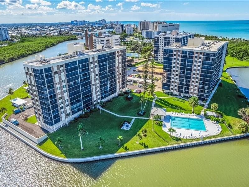17 Bluebill Ave #904, Naples