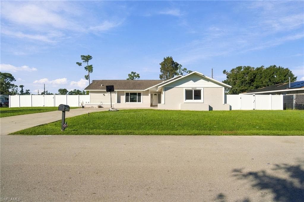 18688 Bradenton Rd, Fort Myers, photo 2