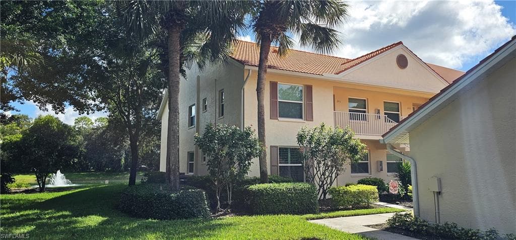 289 Robin Hood Cir #101, Naples