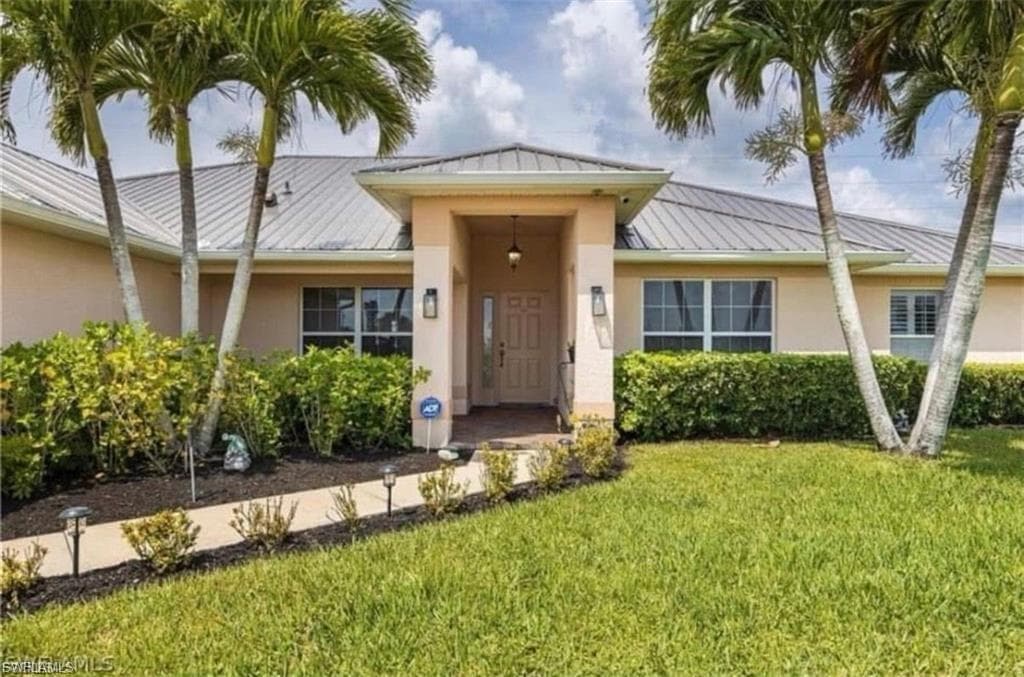831 23rd Ter, Cape Coral, photo 2