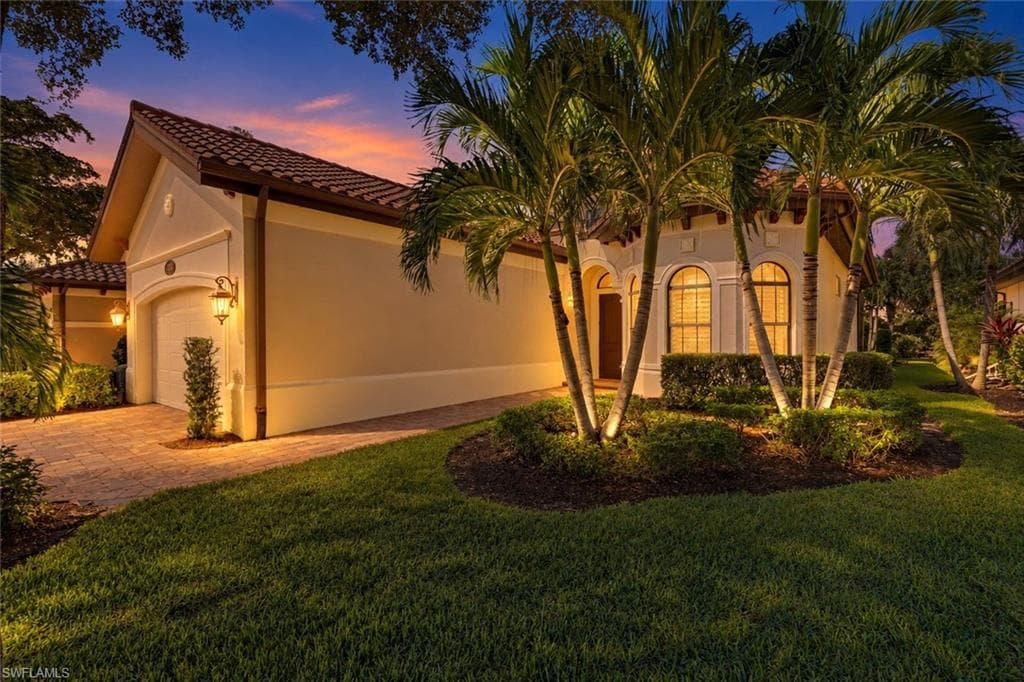 7319 Lantana Cir, Naples