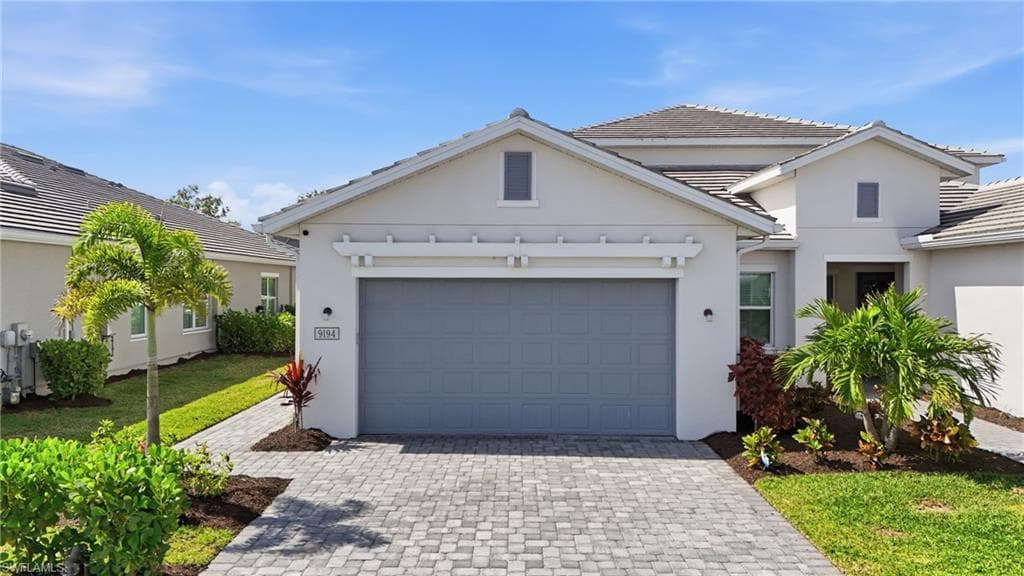 9194 Cayman Dr, Naples