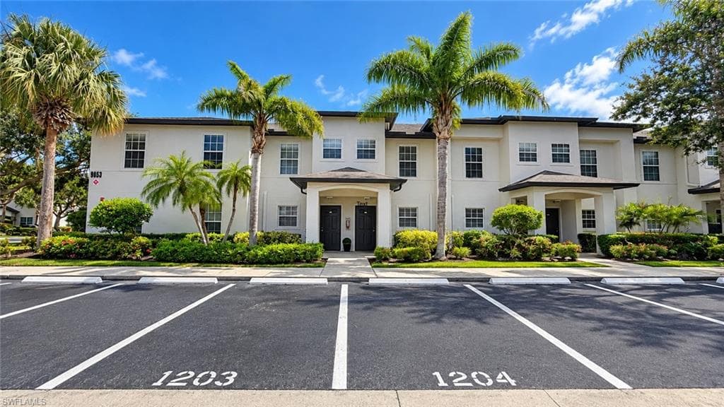 9063 Gervais Cir #1204, Naples