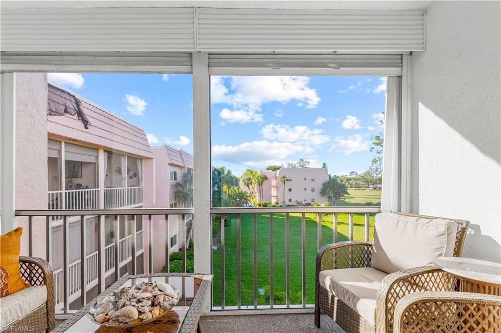 150 Turtle Lake Ct #307, Naples, photo 3