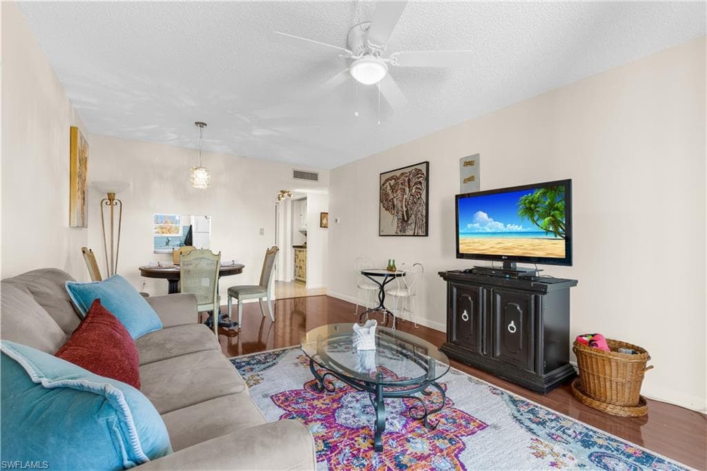 150 Turtle Lake Ct #307, Naples