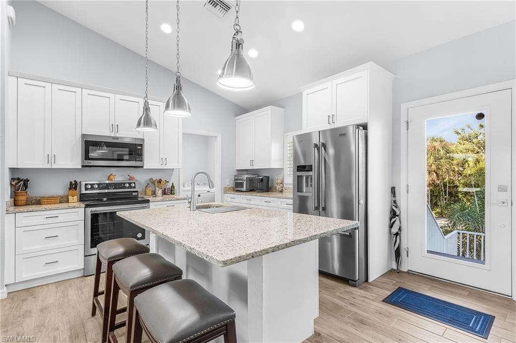 9226 Kincaid Ct, Sanibel, photo 3
