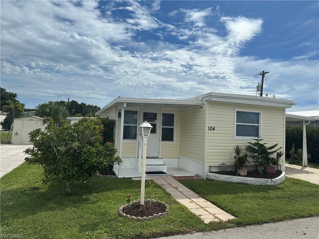 104 Moorhead Mnr, Naples